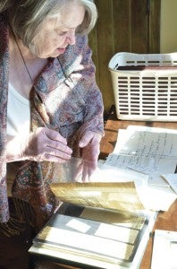 Mary Kate Weir looks through information about her lineage, which can be traced back to Martha Washington.